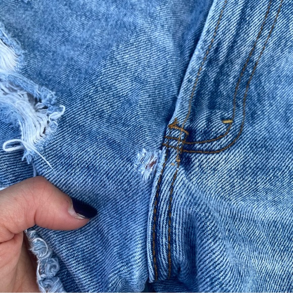 Abercrombie & Fitch annie high rise festival distressed jean shorts 25 / 0 - Picture 6 of 7